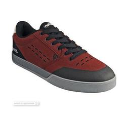 Shoes : Black/maroon